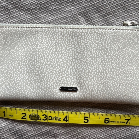NWT Vince Camuto clutch wallet cream/grey 8\